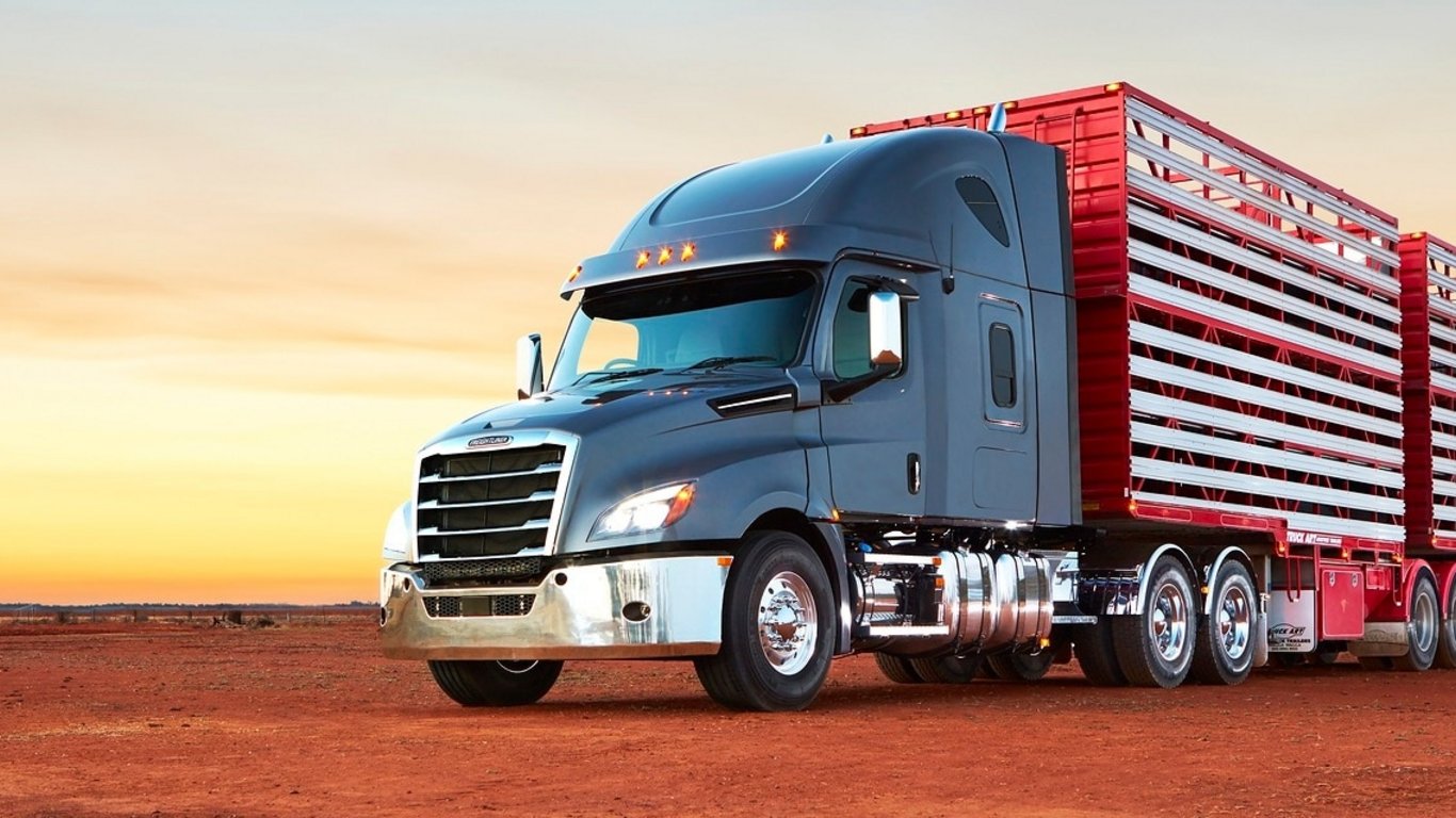 tRUCK PHOTO